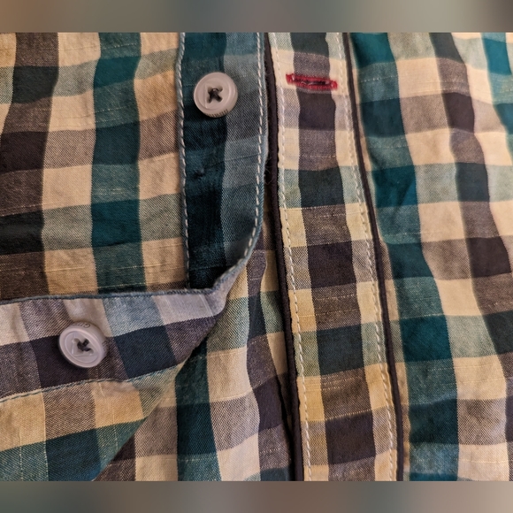EUC Guess button up short sleeve shirt - Picture 5 of 11